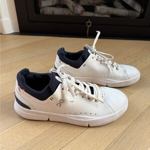 On Cloud Roger Advantage Sneakers Women’s 9 White Vegan Leather Swiss